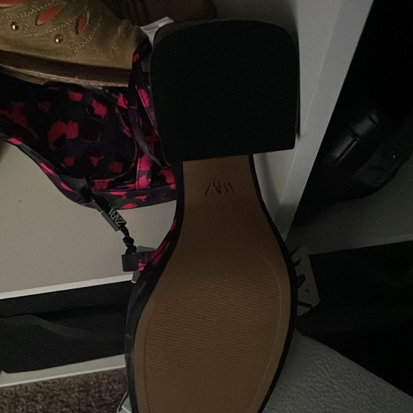 ZARA RINTED PLATFORM SANDALS
MULTI-COLOR - Picture 8 of 8